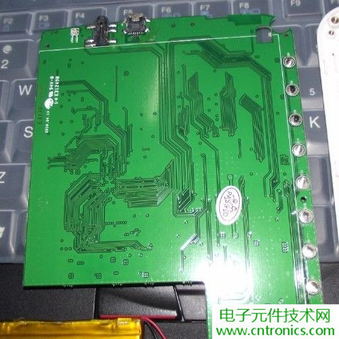 探秘電子紙！一款電紙書的電子墨水屏拆解