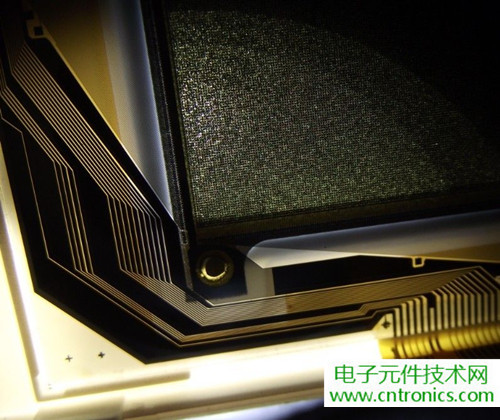 探秘電子紙！一款電紙書的電子墨水屏拆解