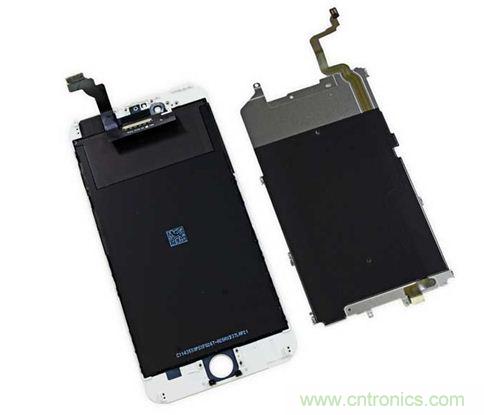 iPhone 6 Plus搭載的高清LED屏幕尺寸為5.5英寸，像素密度為401ppi，并采用了IPS（平面轉(zhuǎn)換）技術(shù)。（來(lái)源：iFixit）